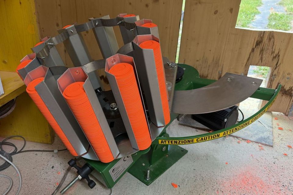 Neue Wurfmaschine im Jagdparcours Neue Wurfmaschine im Jagdparcours